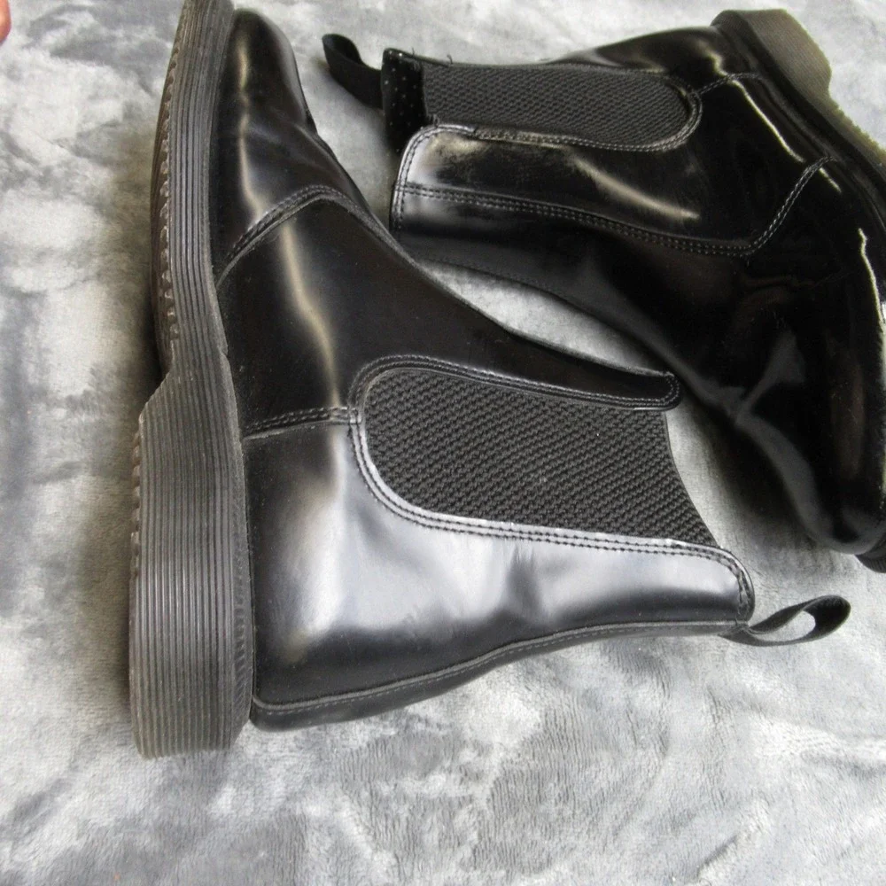 Dr. Martens couple small